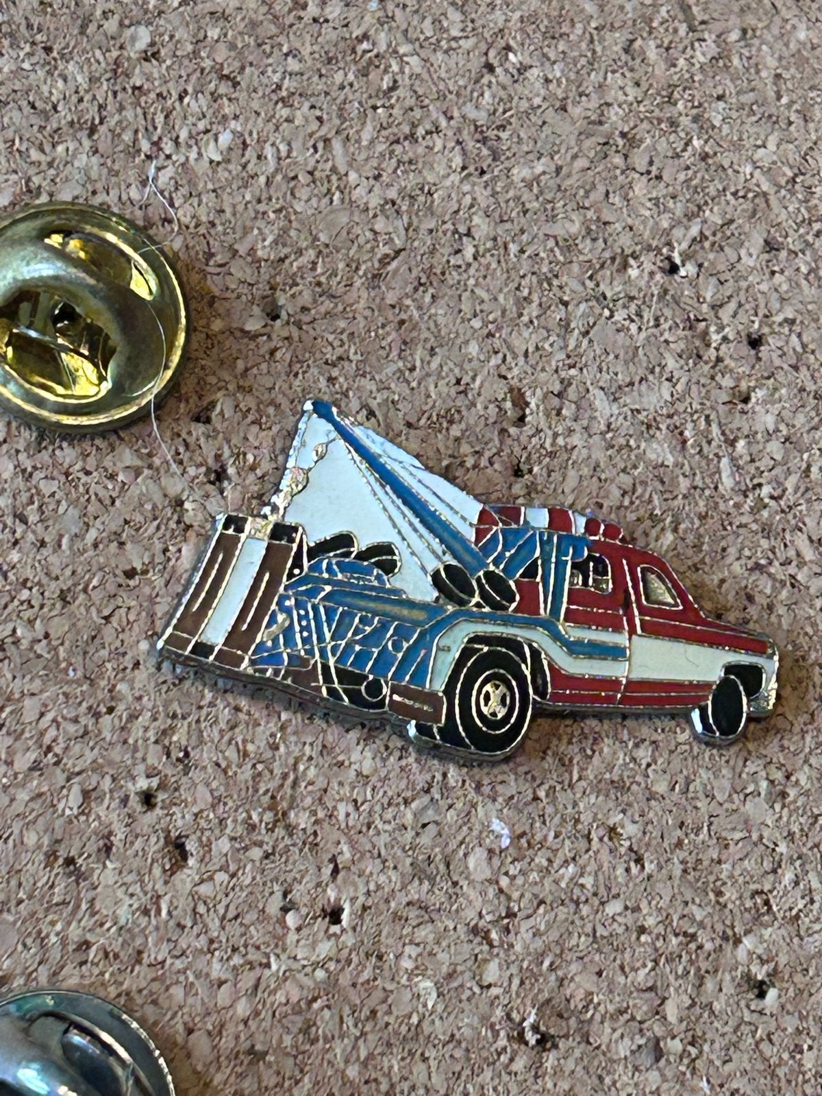 Pin Takelwagen - Vintage, Ophalen of Verzenden, Gebruikt, Transport, Speldje of Pin
