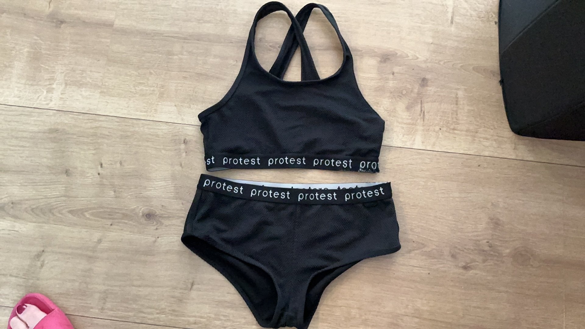 Zwarte protest bikini 164/170, Ophalen of Verzenden, Zo goed als nieuw, Meisje, Sport- of Zwemkleding