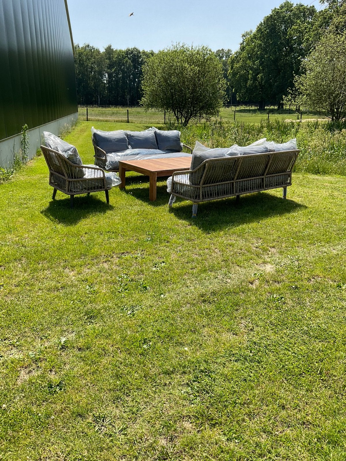 Low dining loungeset met dikke kussens, Tuin en Terras, Ophalen, Bank, Zo goed als nieuw, Loungeset