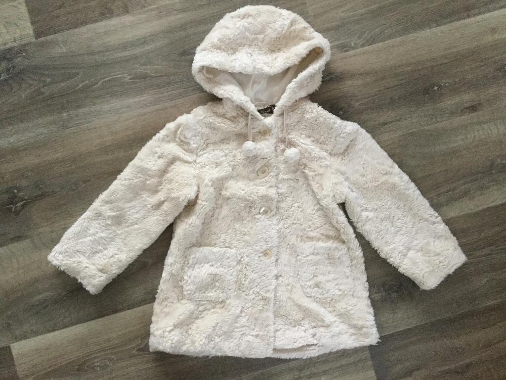 Super Mooie berenjas jas 104/110 beige, Kinderen en Baby's, Kinderkleding | Maat 104, Meisje, Ophalen of Verzenden, Zo goed als nieuw