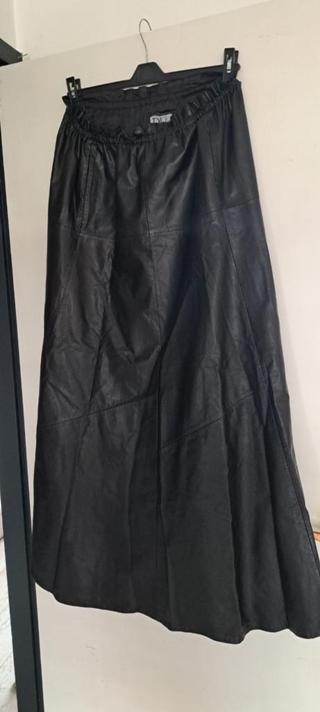 Hele fijne mooie zwarte leren lange rok van DHIO maat 44/46, Kleding | Dames, Rokken, Zwart, Maat 42/44 (L), Ophalen of Verzenden