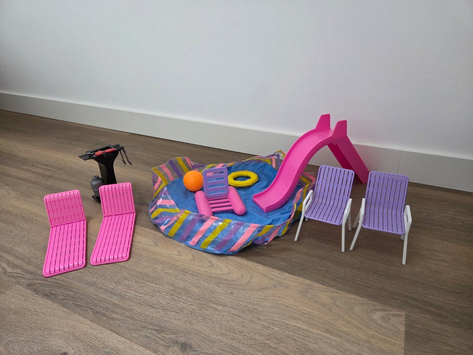 Barbie zwembad met glijbaan en accessoires, Ophalen of Verzenden, Gebruikt, Barbie