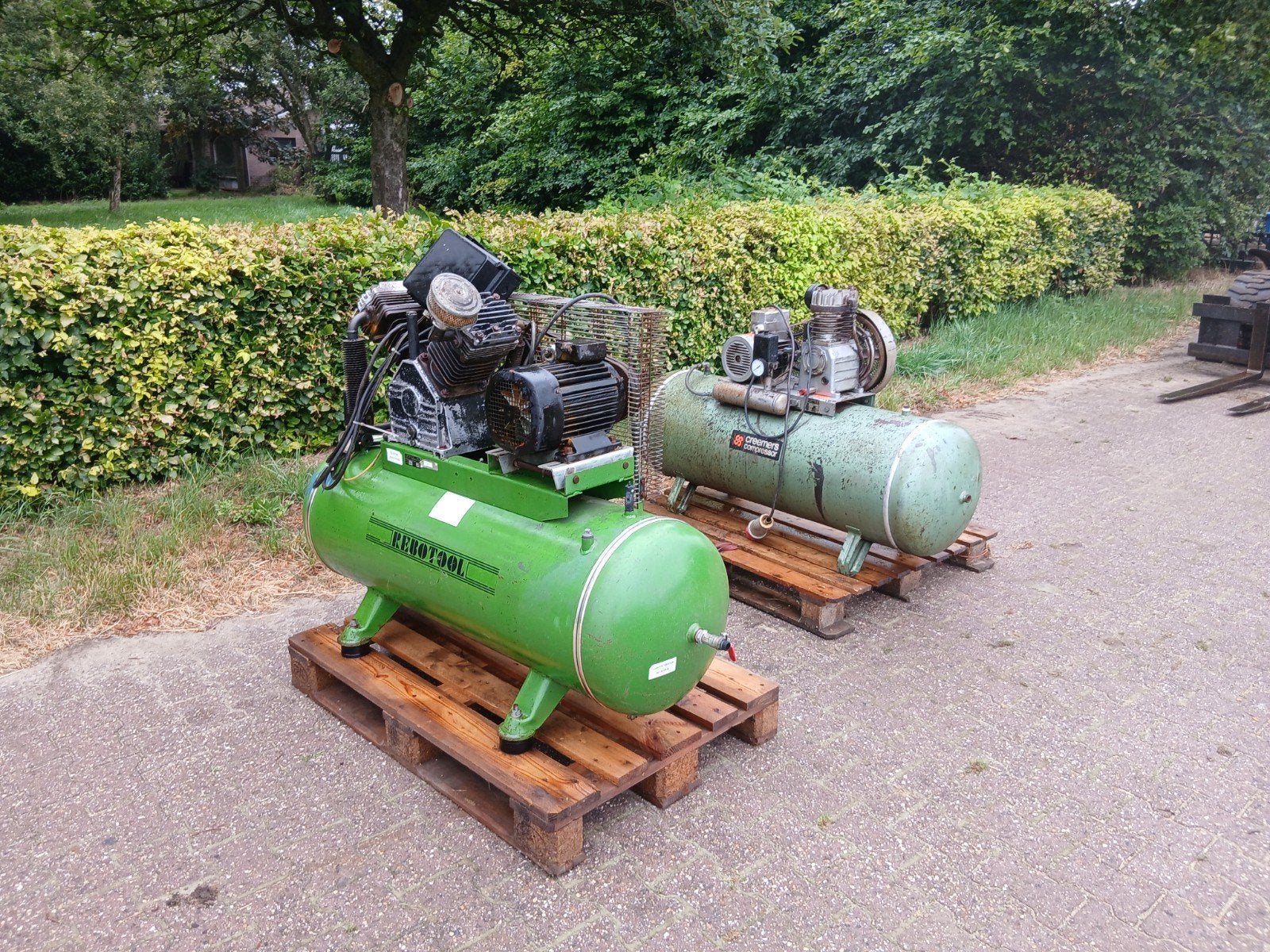 2 Gebruikte Compressoren - Creemers en Rototool, Doe-het-zelf en Verbouw, Compressors, 100 liter of meer, Ophalen of Verzenden