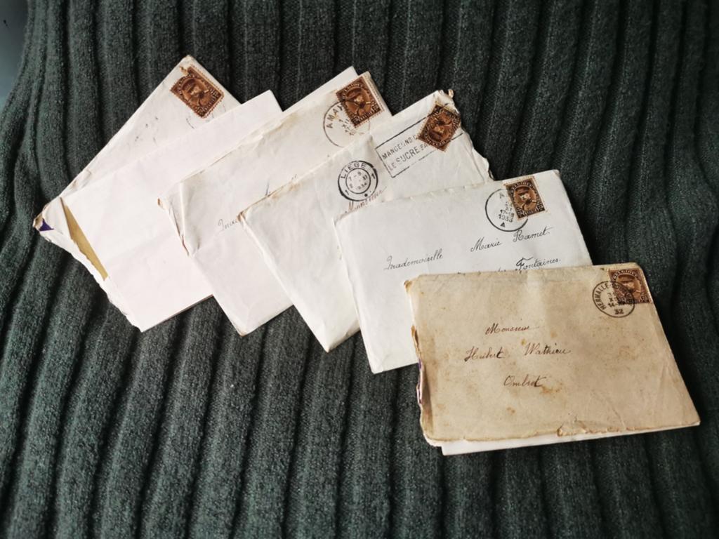 Antieke liefdesbrieven ansichtkaarten in mooi doosje 1920-34, Ophalen of Verzenden, Brief