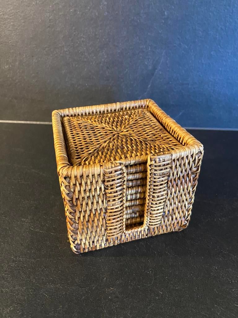Rotan / rattan onderzetters in houder (Birma riet), Huis en Inrichting, Ophalen of Verzenden, Zo goed als nieuw, Glas of Kopje