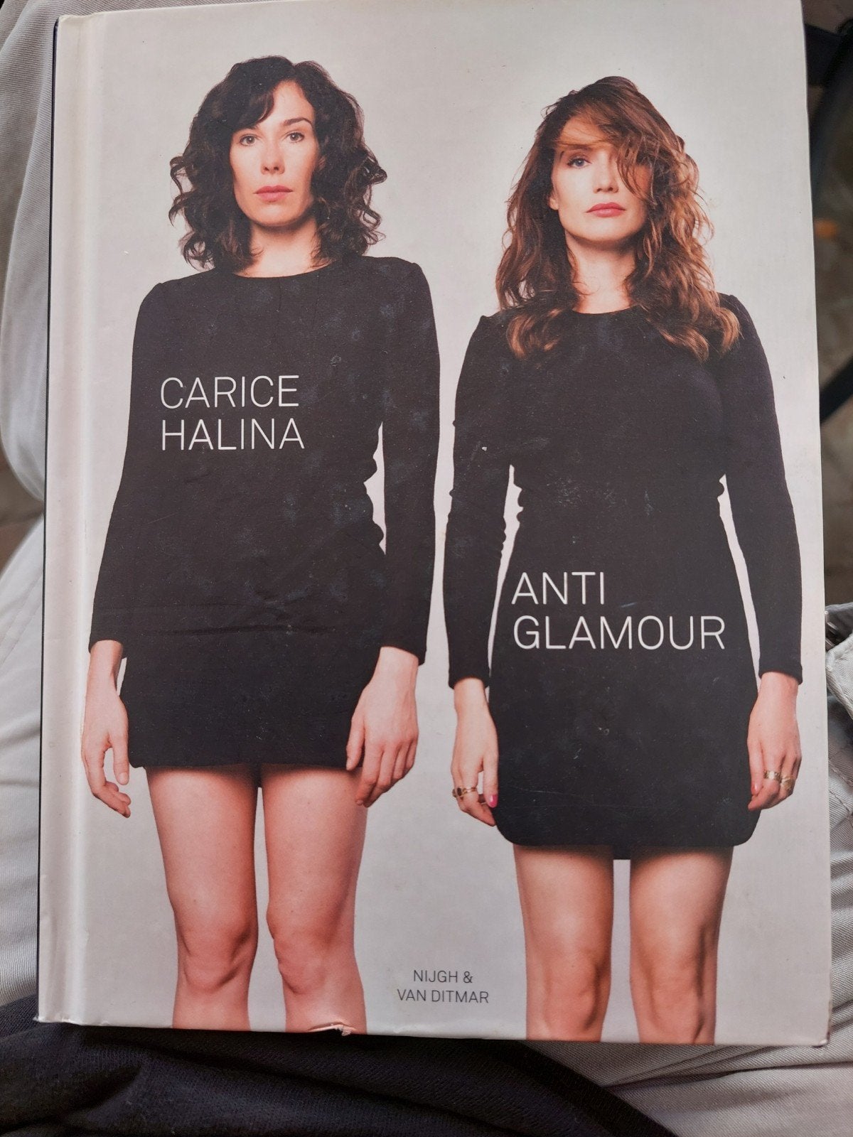Carice Halina Anti Glamour, Ophalen of Verzenden, Zo goed als nieuw, Carice van Houten, Halina Reijn, Nederland