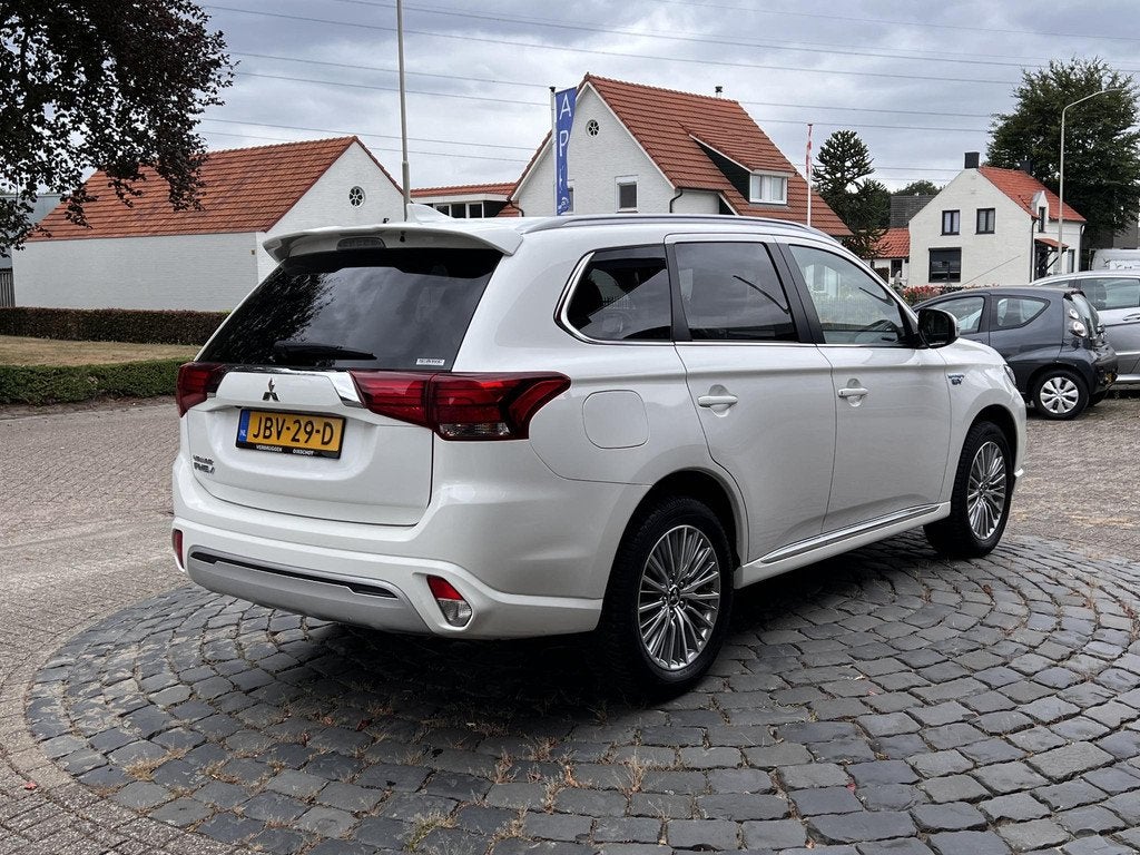 Mitsubishi Outlander 2.4 PHEV Pure+ | 18" LMV | Camera | Sto, Auto's, Mitsubishi, Automaat, 12 maanden, 4 cilinders, Wit