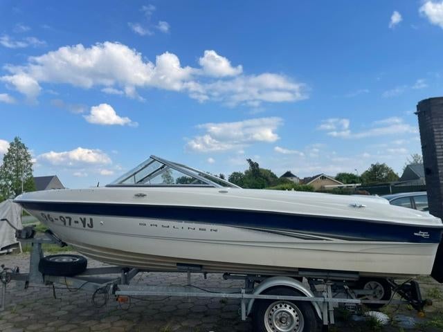 Zeer nette Bayliner 185 Bowrider (2003) – Inclusief trailer, Watersport en Boten, Speedboten, Ophalen, Gebruikt, Binnenboordmotor
