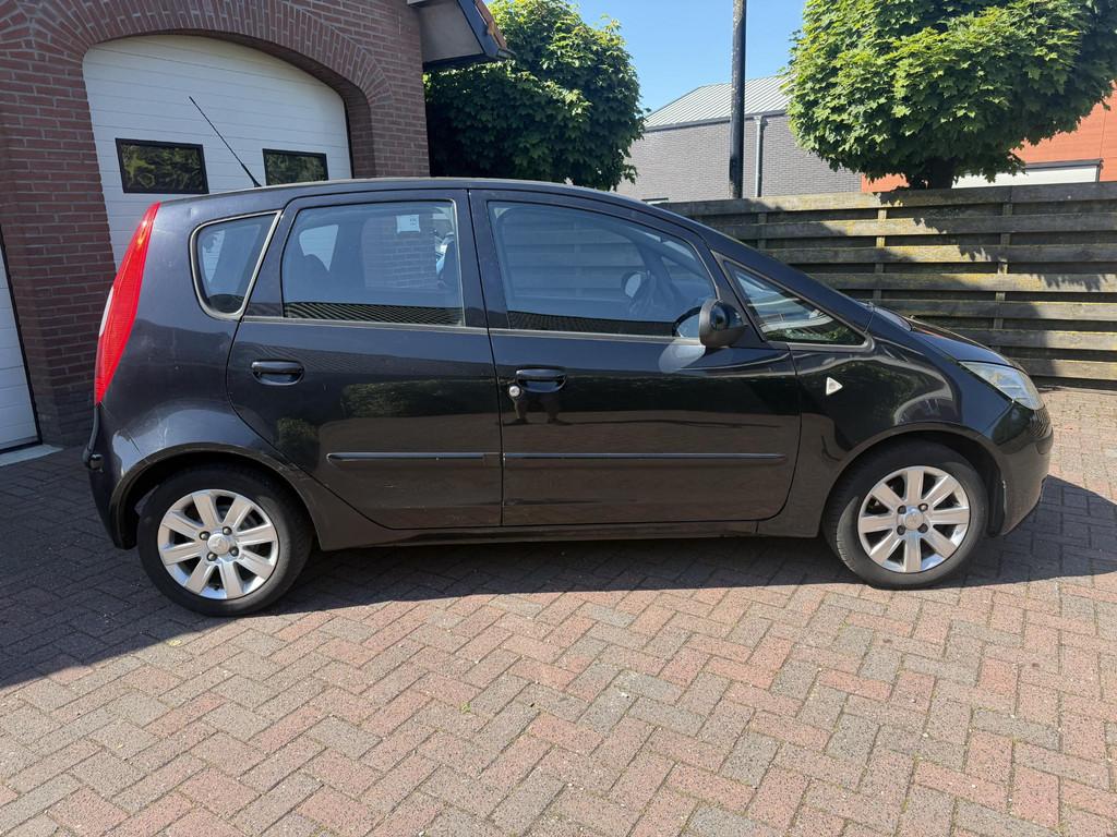 Mitsubishi Colt 1.3 Invite+ Automaat/AC/5-deurs, Auto's, Mitsubishi, Stof, Gebruikt, 31 €/maand, Origineel Nederlands
