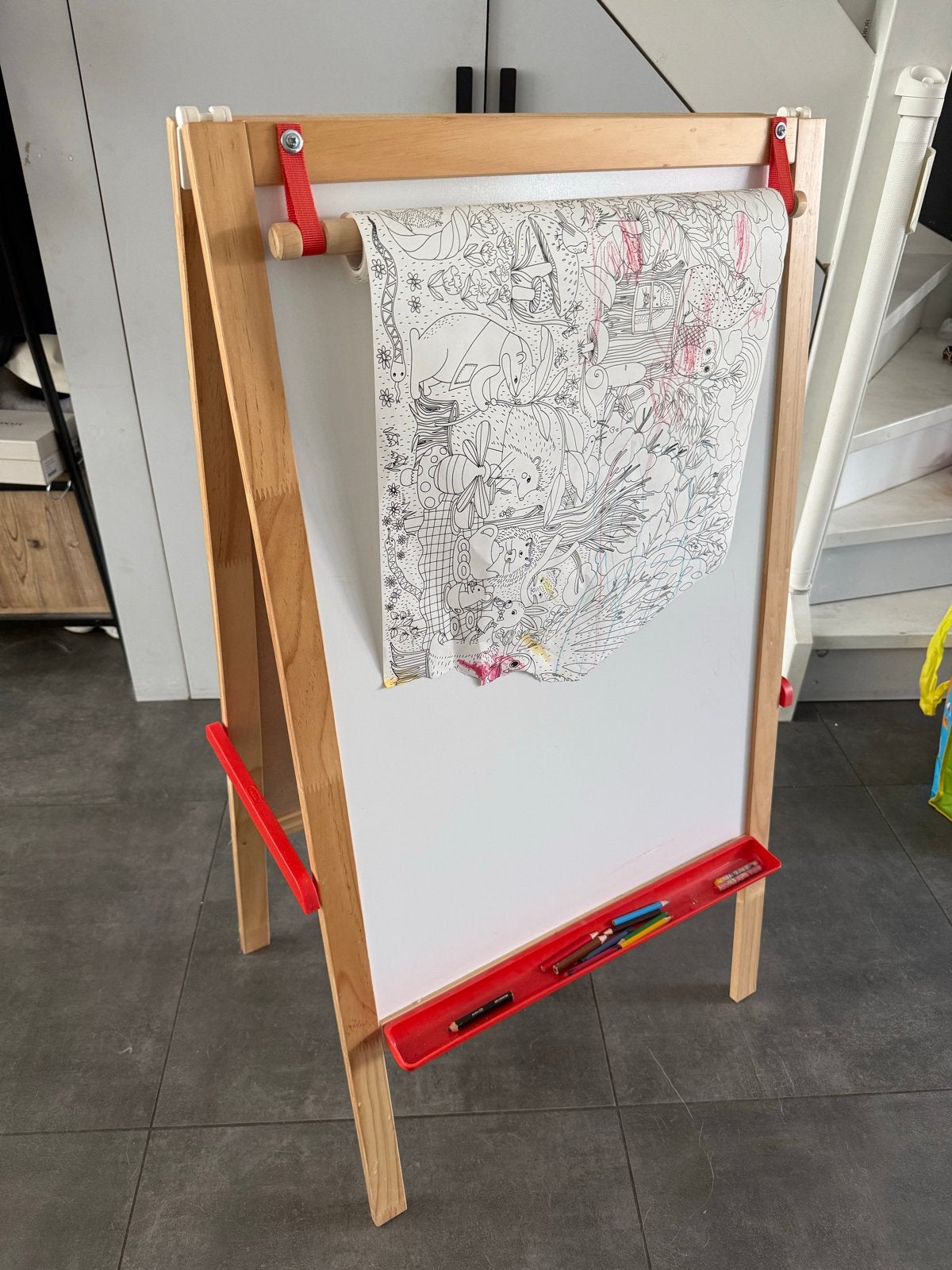 Ikea MÅLA Tekenbord/Krijtbord met rol papier, krijtjes en po, Ophalen, Gebruikt, Knutselen