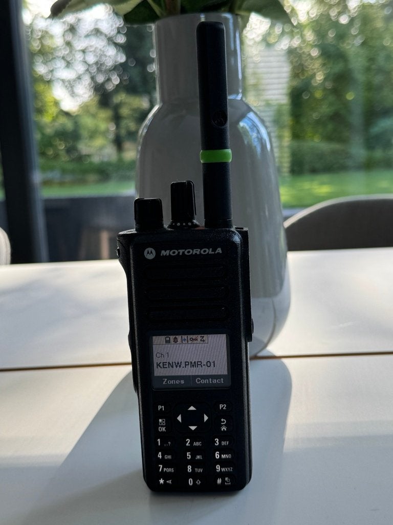 Motorola UHF DP4801 DMR / P25 / FM incl., Ophalen of Verzenden, Gebruikt, Portofoon of Walkie-talkie, Met broekklem