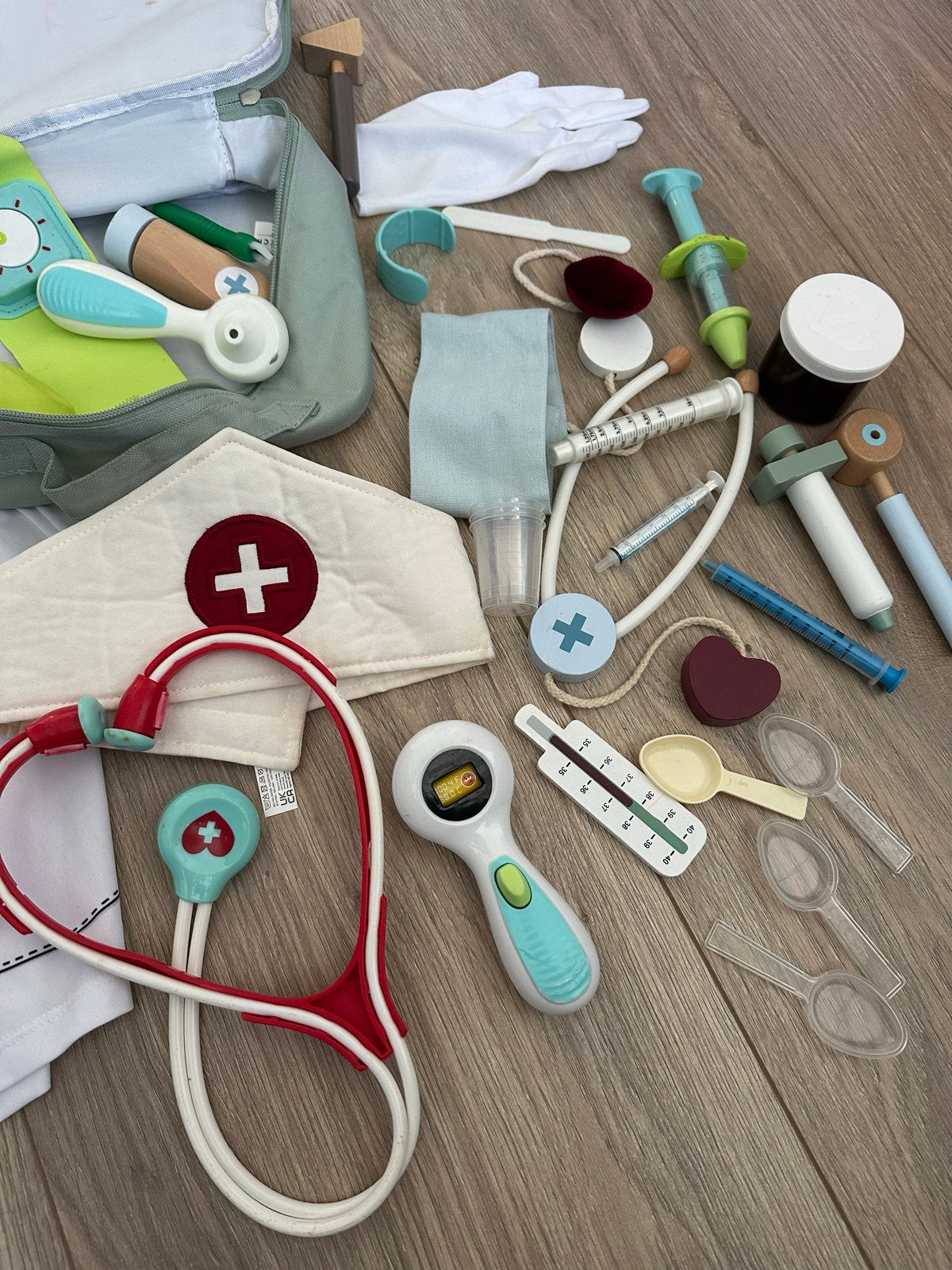 Dokterskoffer met accessoires en verkleedkleding, Ophalen, Gebruikt, Knutselen
