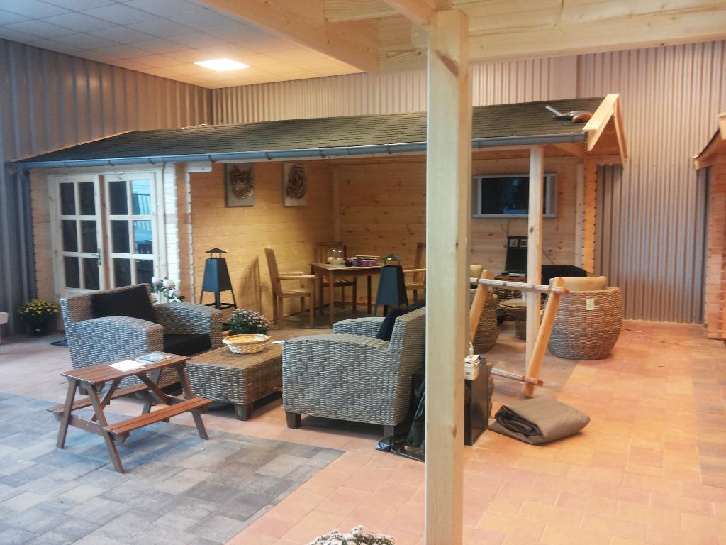 Blokhut met overkapping, showmodel 650x350 cm, Tuin en Terras, Tuinhuizen, 200 tot 400 cm, Blokhut, Ophalen of Verzenden, Zo goed als nieuw