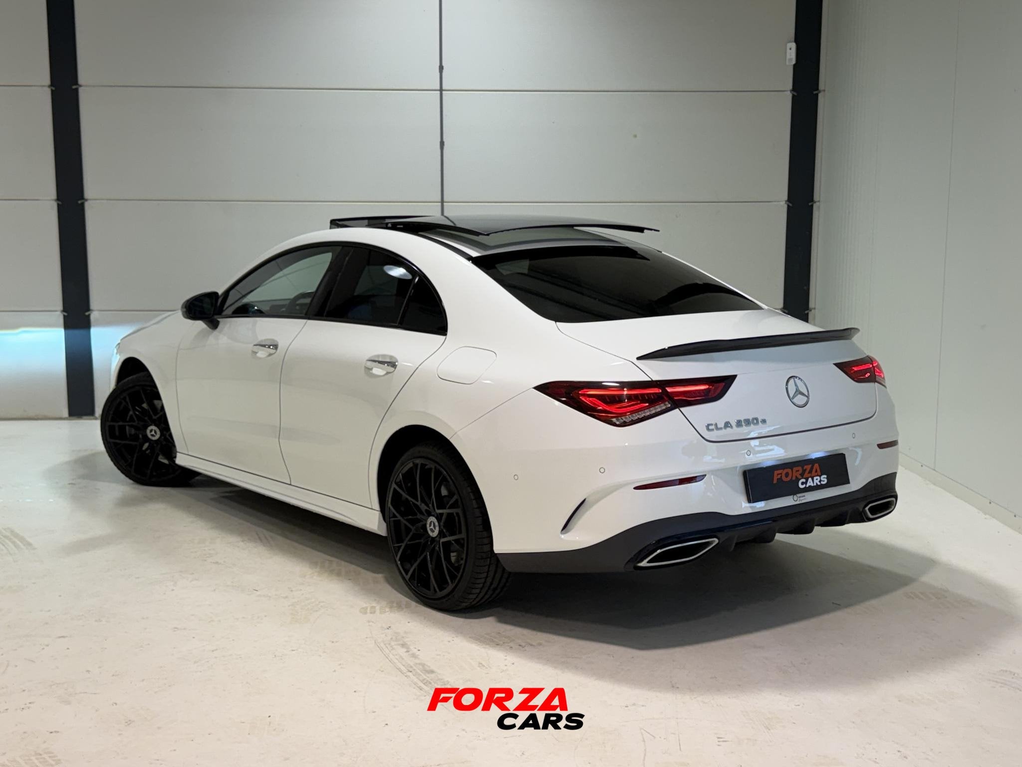 Mercedes-Benz CLA-klasse 250 e AMG PANO | Sfeer | Camera, Auto's, CLA, Gebruikt, 4 cilinders, 16 kWh