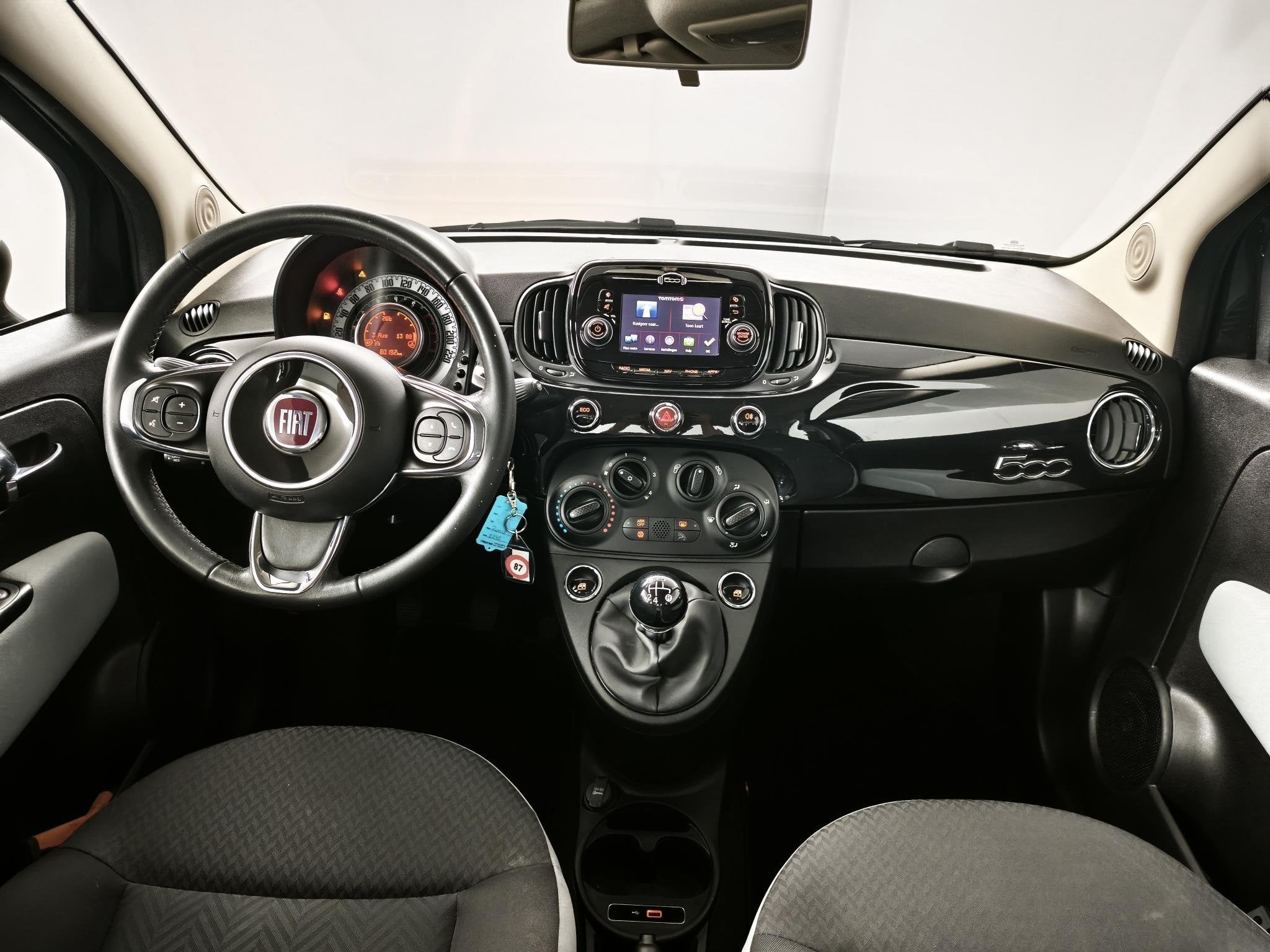 Fiat 500 0.9 TwinAir Turbo Young | NAP | Navigatie | Cruise, Auto's, Voorwielaandrijving, Euro 6, Zwart, Origineel Nederlands