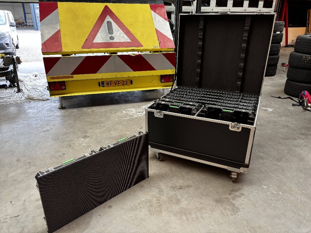 Nieuw P3.9 Outdoor LED Scherm - 8000 Nits + Novastar TB20, Ophalen of Verzenden, Nieuw, Tv en Weergevers