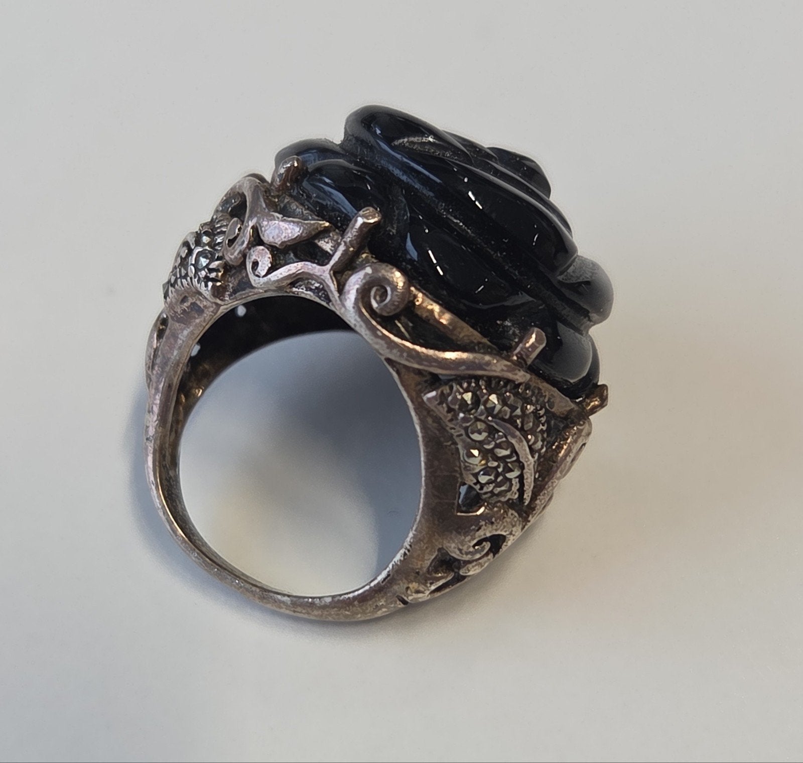 zilveren ring met zwarte steen roos bloem motief, Ophalen of Verzenden, X, Dame, Zilver
