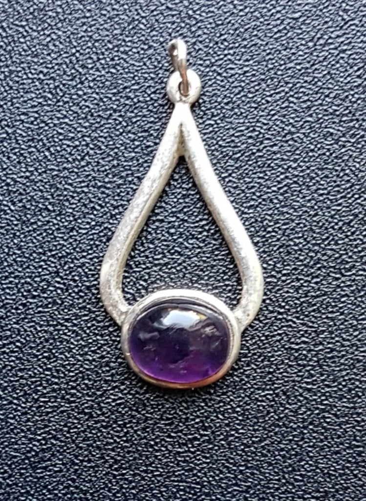 Amethist hanger. Zilver. Mooie donkere Amethist, Paars, Ophalen of Verzenden, Zo goed als nieuw, Met edelsteen