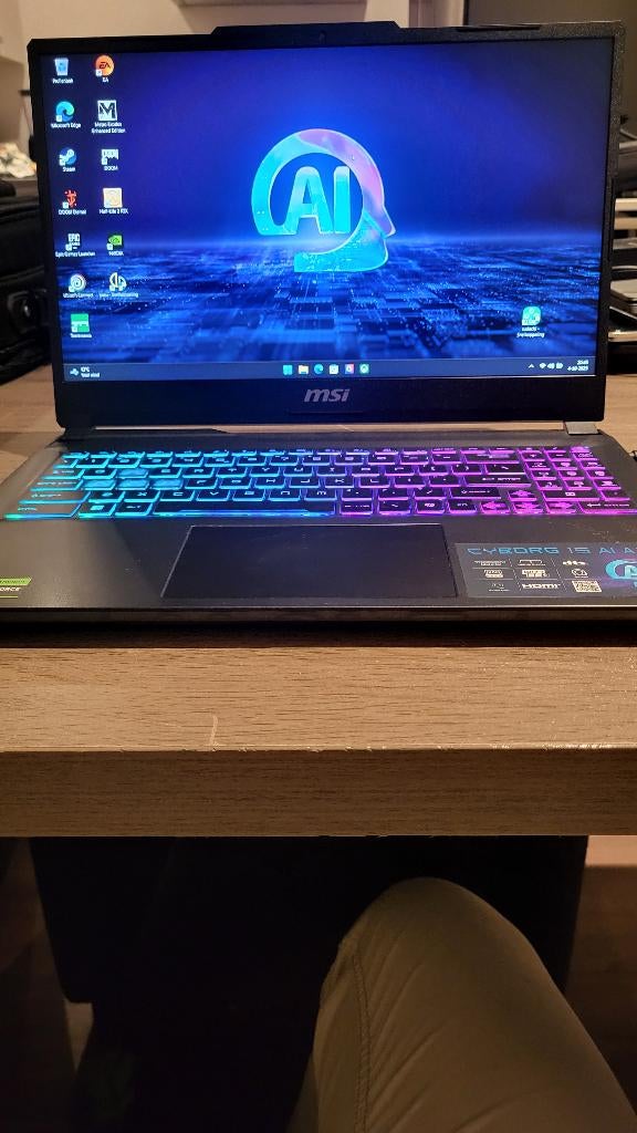 MSI Cyborg 15 AI A1VFK Laptop voor Gaming, Intel® Core™ i7 , Zo goed als nieuw, Gaming, SSD