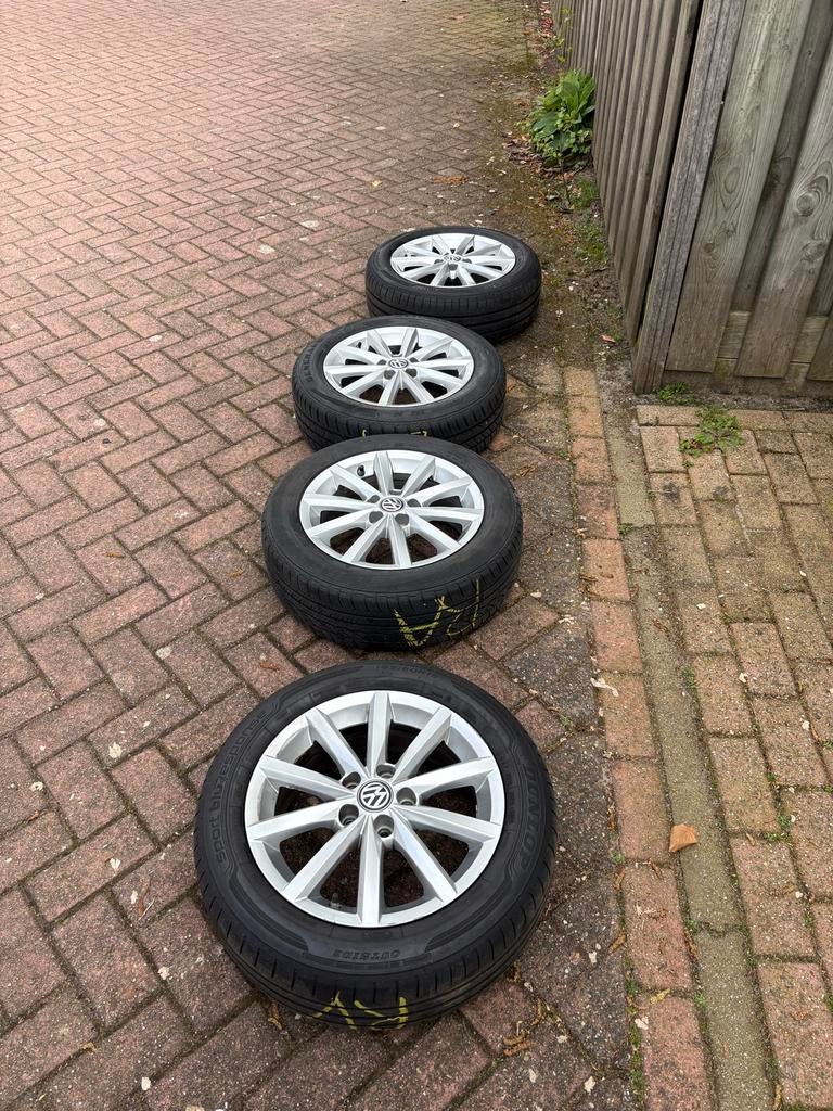 VW Polo 15 inch velgen met goede zomerbanden, Ophalen, Gebruikt, 15 inch, Banden en Velgen