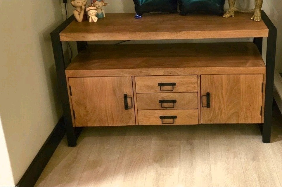 Mooie mangohouren dressior / tv meubel - Zo goed als nieuw, 100 tot 150 cm, Zo goed als nieuw, Modern industrieel, 25 tot 50 cm