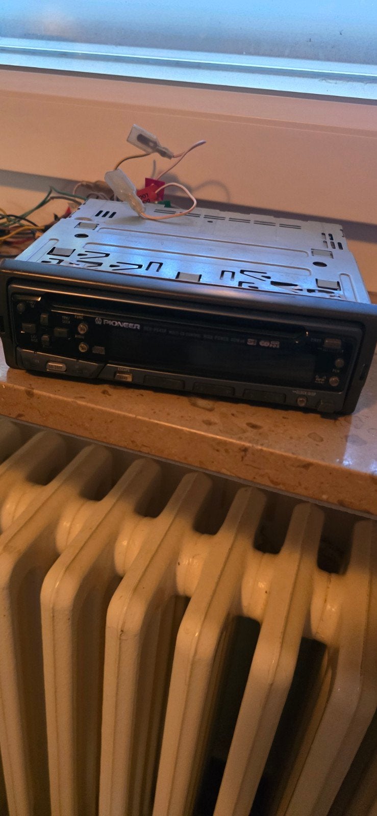 Pioneer DEH-P645R 1-DIN autoradio/CD-speler + bekabeling, Ophalen