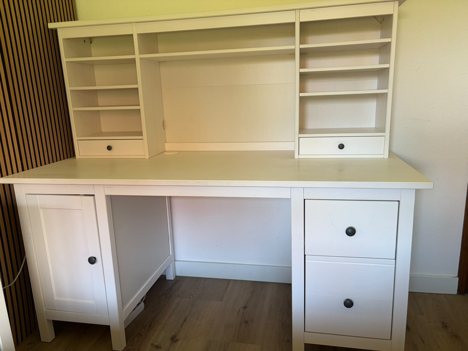 Ruim en in goede staat IKEA HEMNES bureau met opbouwdeel, Huis en Inrichting, Ophalen, 155 cm, 65 cm, Spaanplaat of MDF