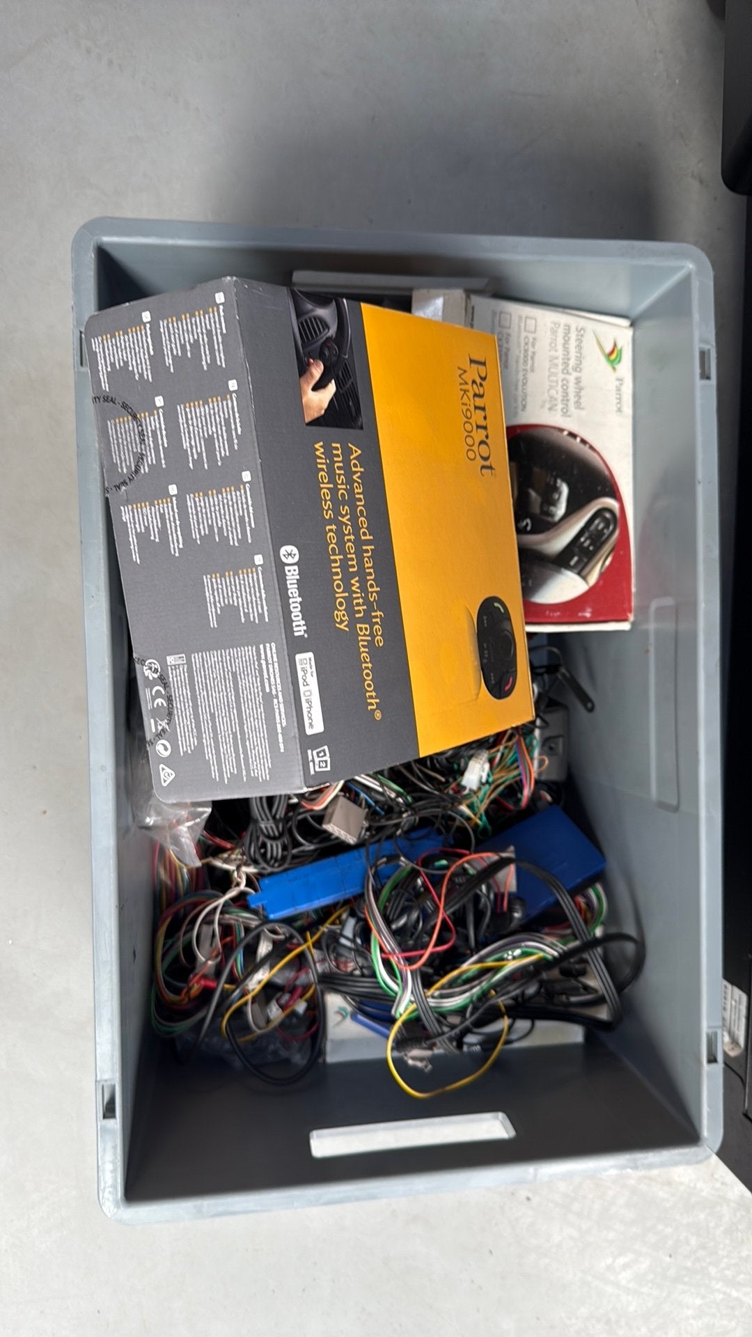 Bak vol Parrot Carkit delen, kabels en modules, Ophalen, Gebruikt
