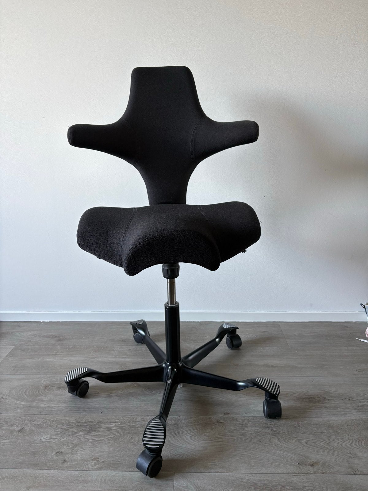 HÅG Capisco Ergonomische Bureaustoel Zwart, Huis en Inrichting, Bureaustoelen, Ophalen, Zwart, Zo goed als nieuw, Bureaustoel