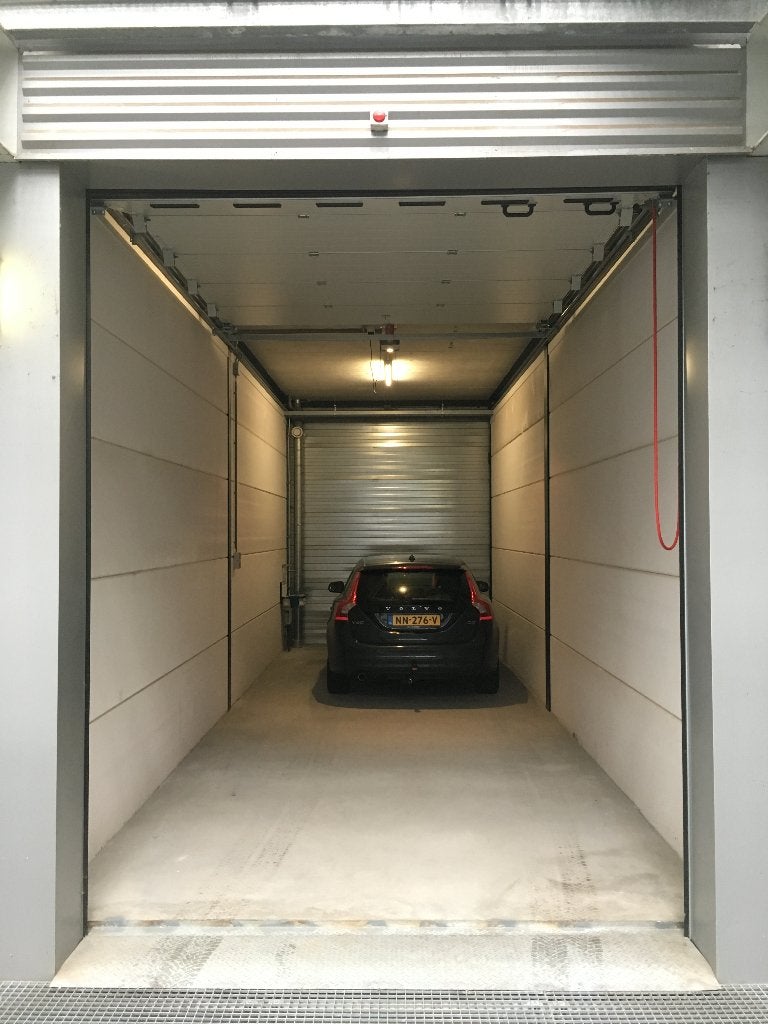 Ruime garagebox/opslagunit (32m2) te huur, 32 m², Huur, Bedrijfsruimte