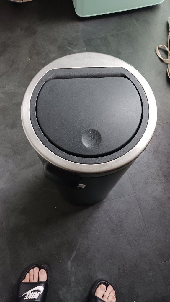 Brabantia touch 60l, Huis en Inrichting, Woonaccessoires | Prullenbakken, Ophalen, Kunststof, 40 liter of meer, Zo goed als nieuw