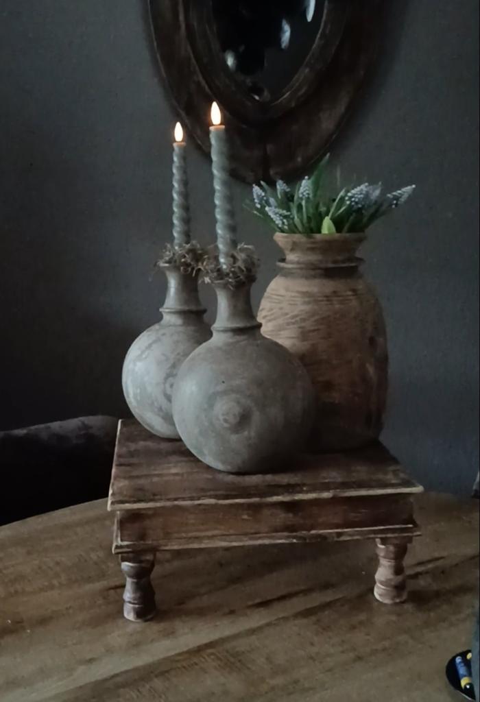 2 oude sober/brocante india kruiken/kandelaars, Huis en Inrichting, Woonaccessoires | Vazen, Ophalen of Verzenden, Zo goed als nieuw