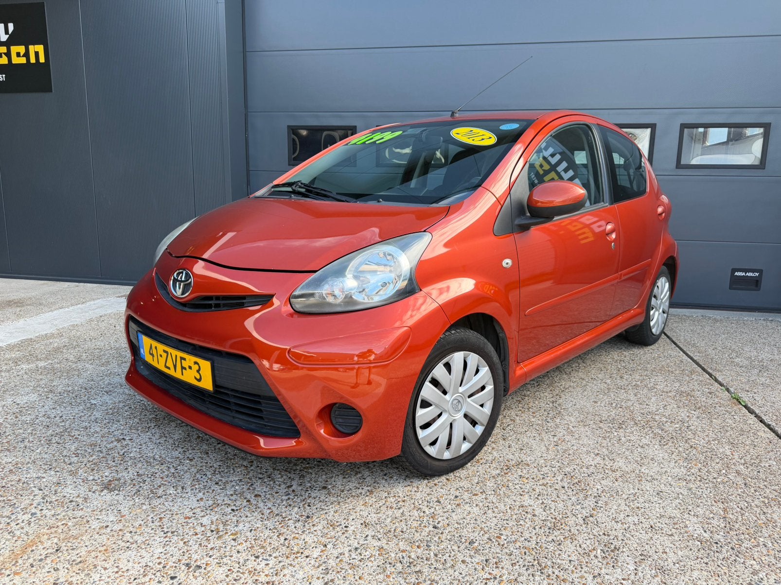Toyota Aygo 1.0 12V Vvt-i 5DRS 2013 Dynamic Orange Airco Apk, Voorwielaandrijving, Overige kleuren, 4 stoelen, Origineel Nederlands