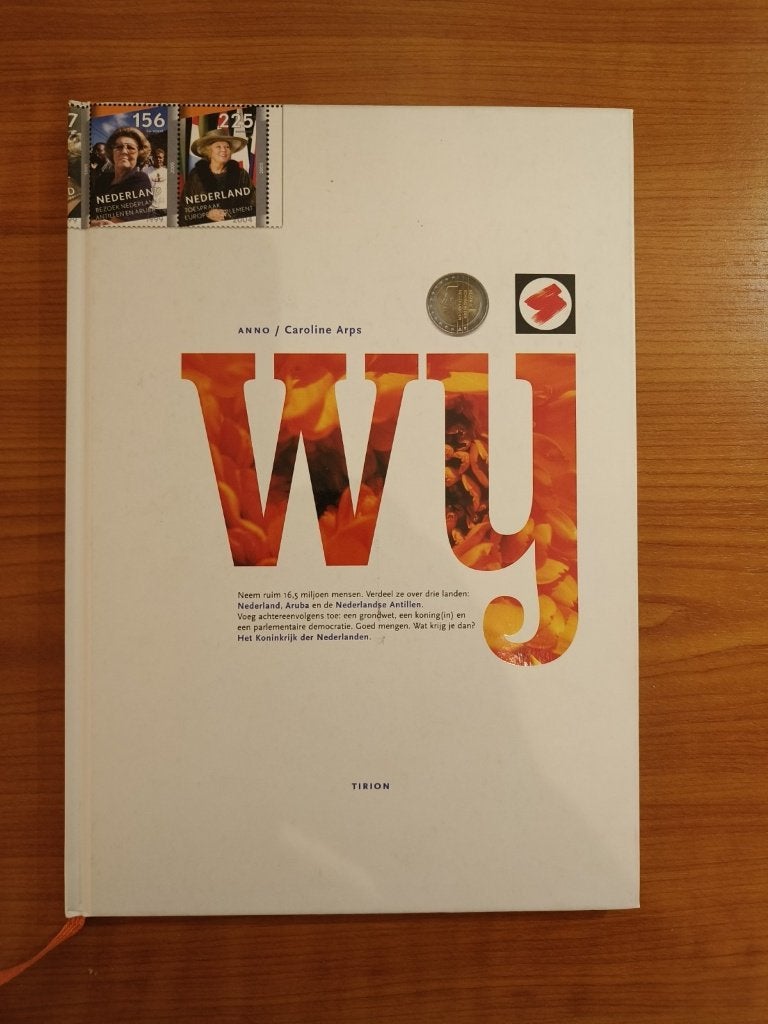 WIJ , de samenleving in ons Koninkrijk Koningin Beatrix 2005, Ophalen of Verzenden, Zo goed als nieuw, Nederland, Tijdschrift of Boek