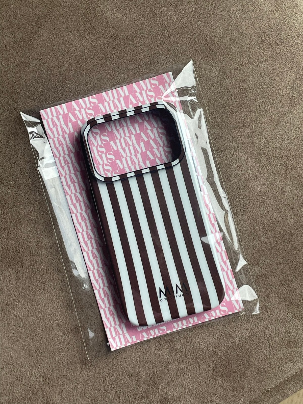 MIM Amsterdam iPhone 17 Pro Hoesje - Bruin/Wit Gestreept, Telecommunicatie, Kunststof, IPhone 17, Overige merken, Bruin