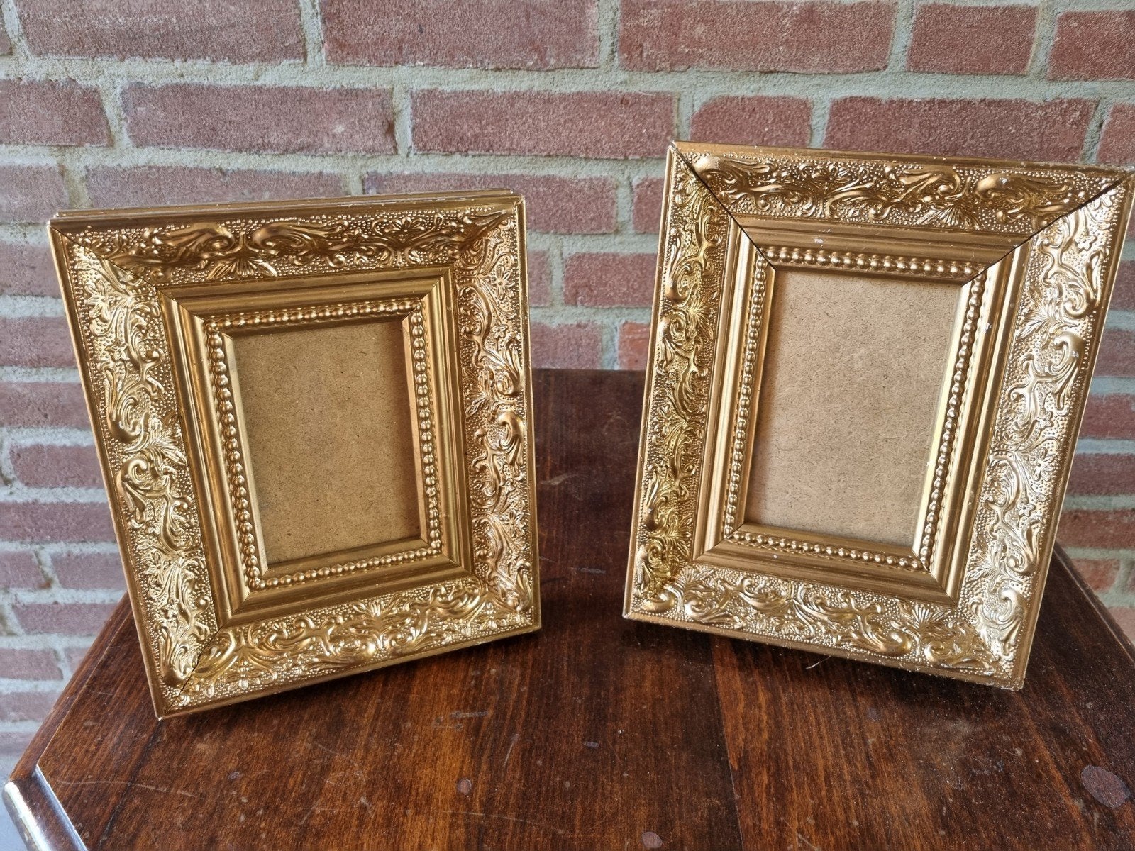 2 Goudkleurige Barok Fotolijstjes met Reliëf, Huis en Inrichting, Ophalen of Verzenden, Gebruikt, Goud, Klassiek