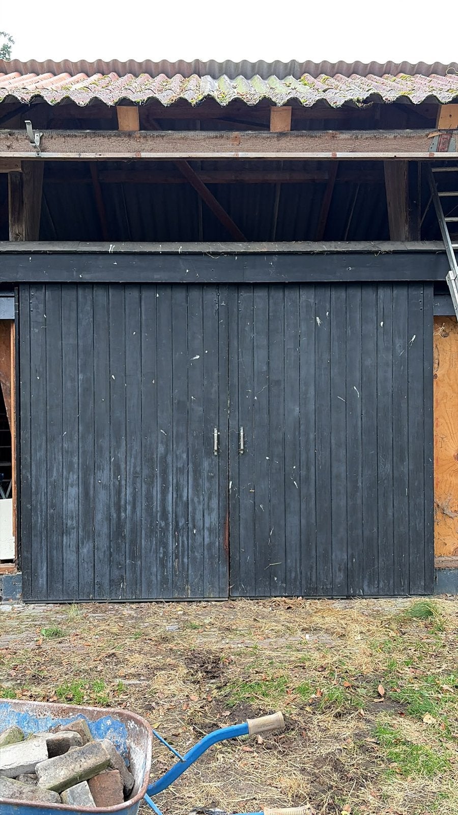 Robuuste houten schuurdeur - Zwart geschilderd, Doe-het-zelf en Verbouw, Ophalen, Gebruikt, Overige typen, Schuifdeur