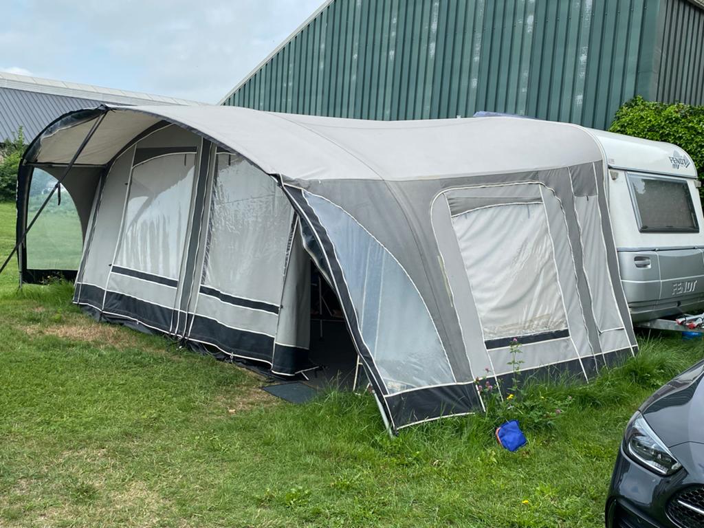 Unico Genua 320 12.1 voortent + luifel- voor onderdelen oid, Caravans en Kamperen, Ophalen, Gebruikt, Unico Ventura