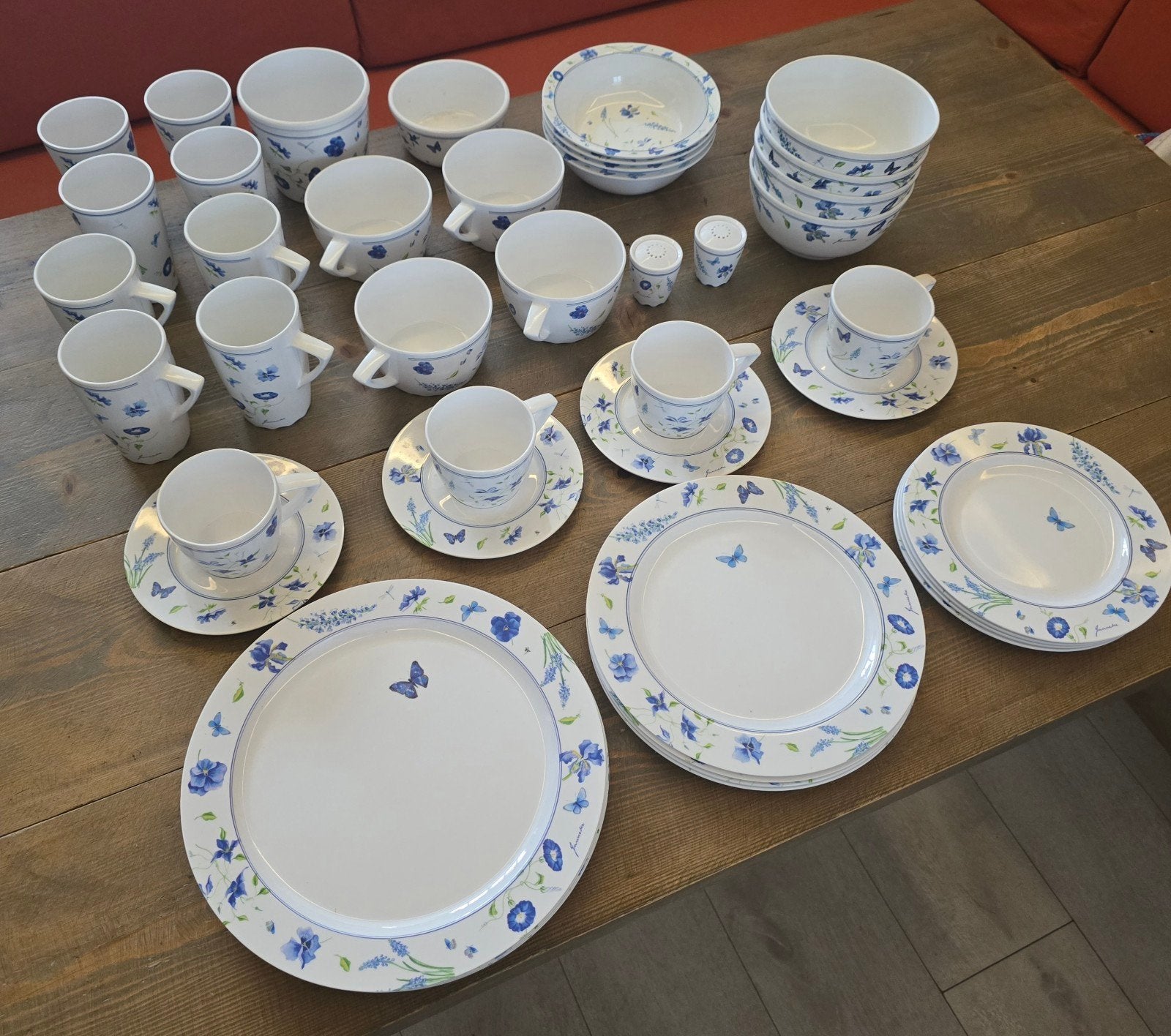 Servies ontworpen door Janneke Brinkman., Caravans en Kamperen, Ophalen of Verzenden, Gebruikt
