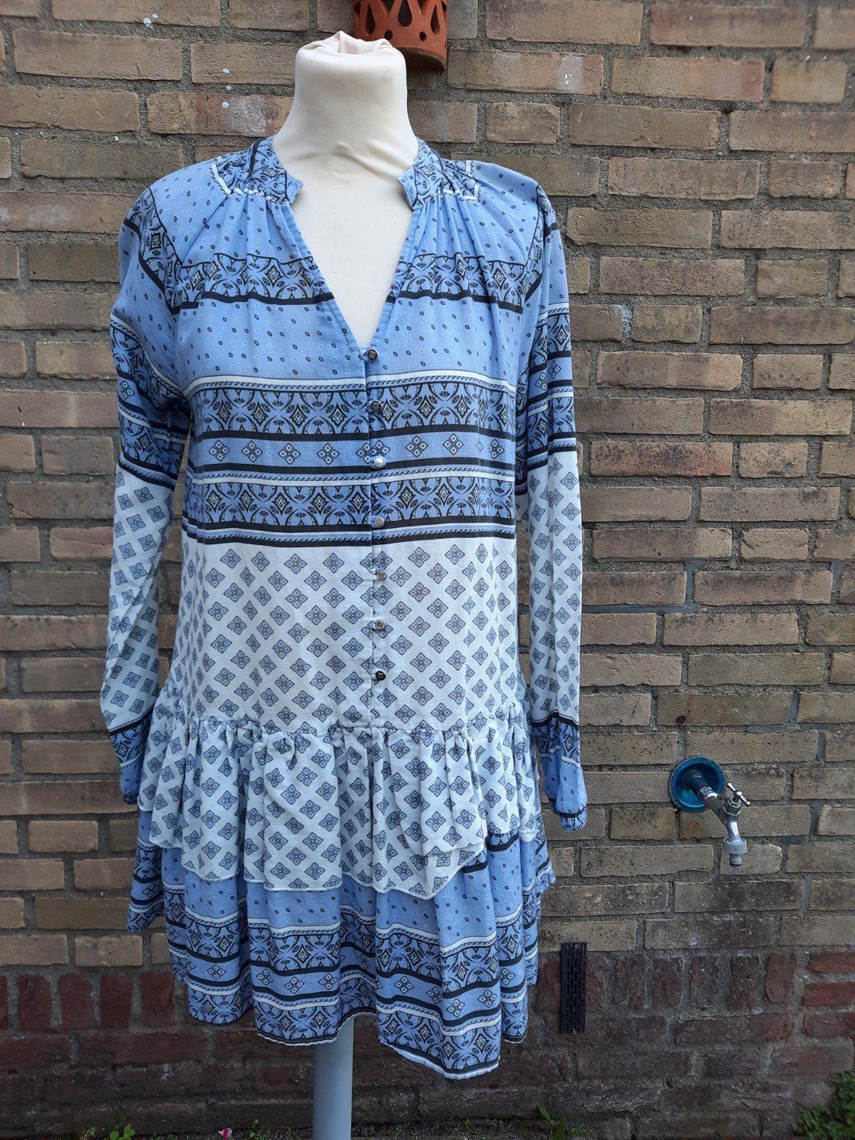 Nikkie, jurk, maat 36, lavendelblauw met figuurtjes., Kleding | Dames, Jurken, Blauw, Ophalen of Verzenden, Zo goed als nieuw