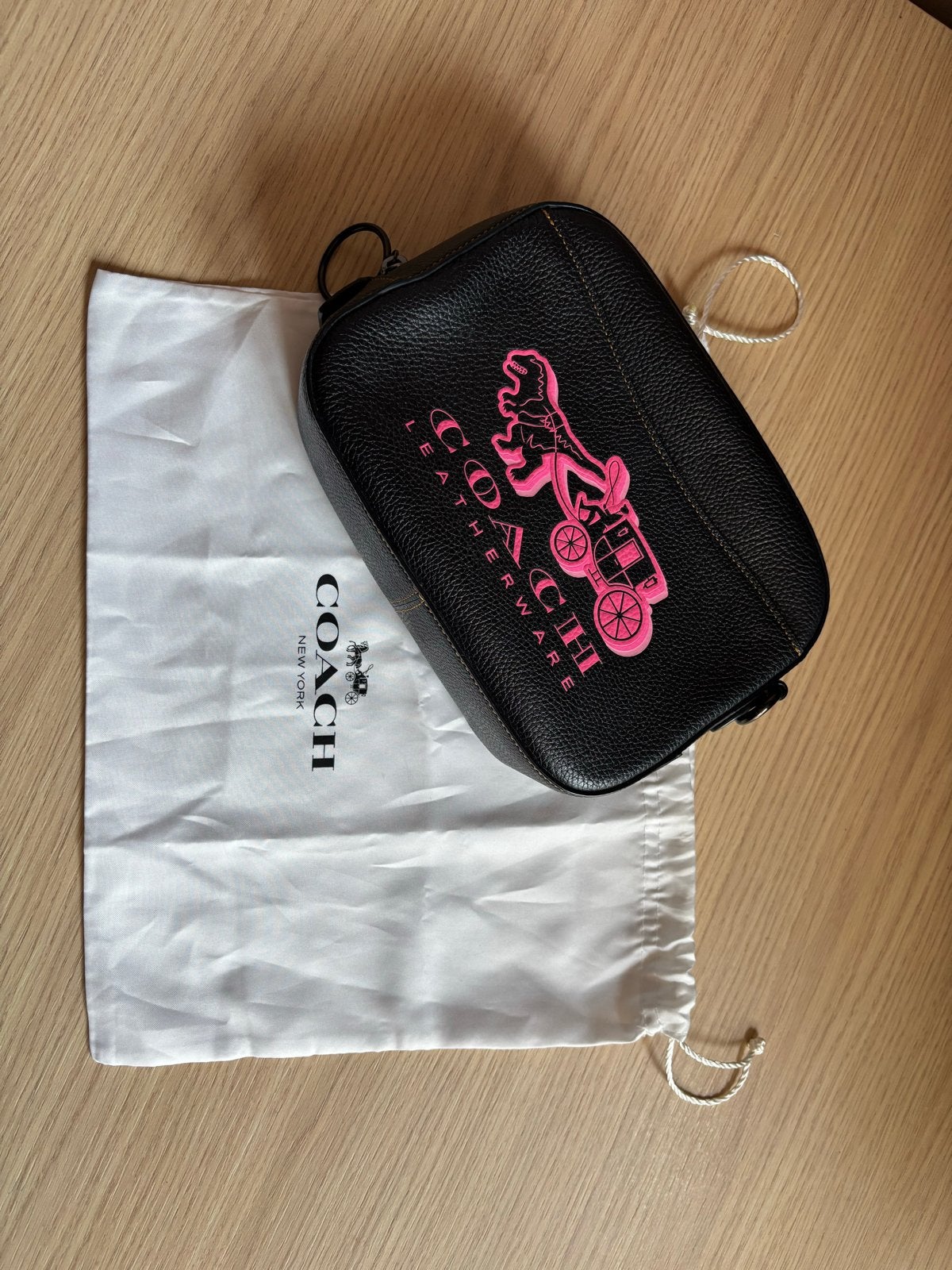 Coach Schoudertasje Zwart met Roze Logo, Ophalen of Verzenden, Zo goed als nieuw, Zwart, Schoudertasje