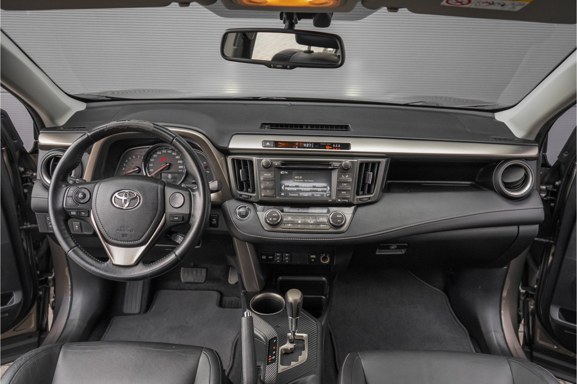 Toyota RAV4 2.0 Executive Business 4WD Leder JBL Navi Trekha, Auto's, Gebruikt, Zwart, Bedrijf, Vierwielaandrijving