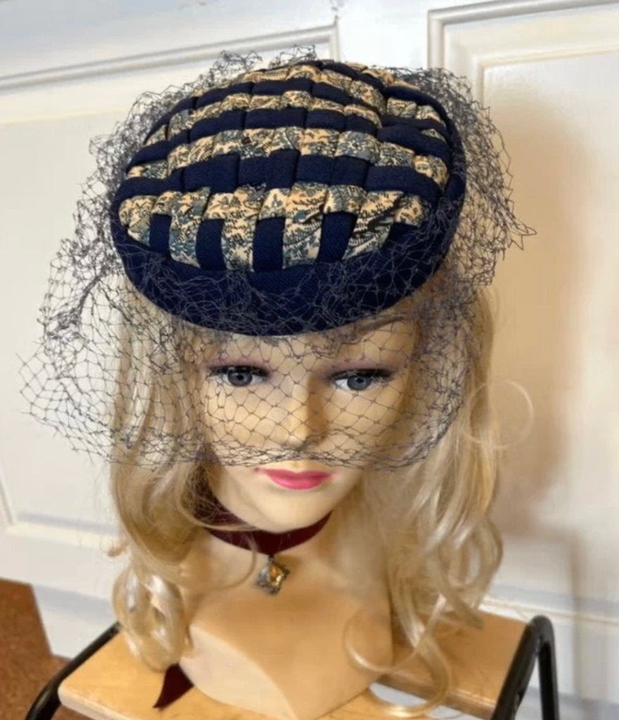 Vintage Dames Hoedje met Sluier, Ophalen of Verzenden, Gedragen, One size fits all, Hoed