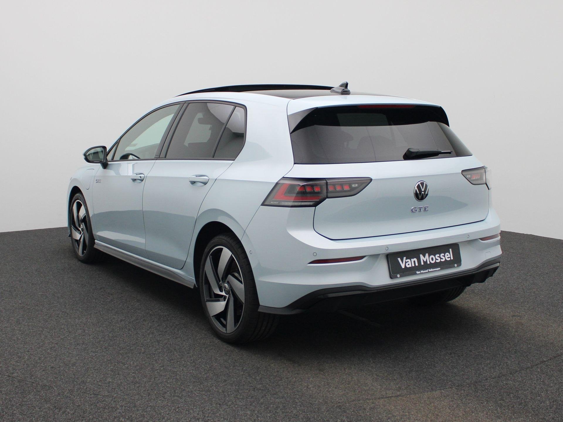 Volkswagen Golf 1.5 eHybrid GTE 272 PK| | SOH 100% | Panoram, 12 maanden, Stof, 4 cilinders, 26 kWh