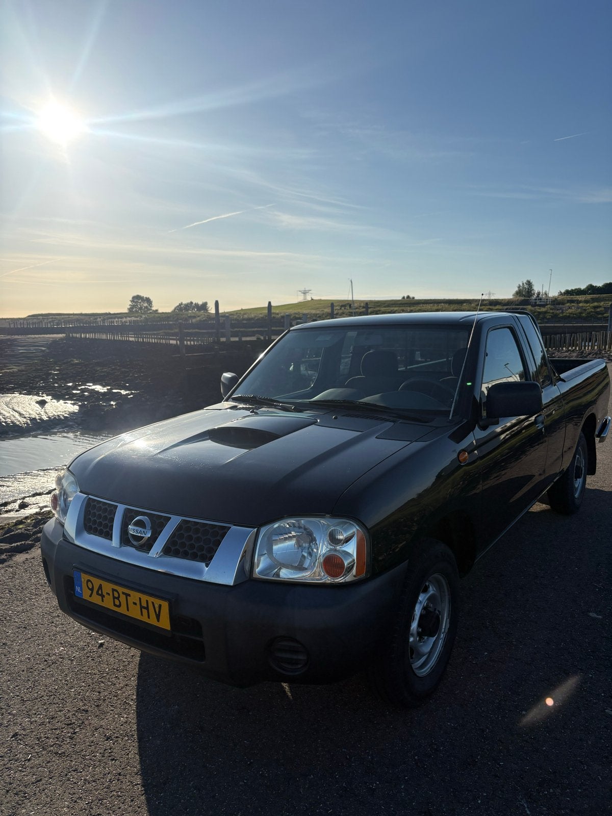 Nissan Pick-up 2.5 D King CAB 2005, Auto's, Bestelauto's, Achterwielaandrijving, 4 cilinders, 133 pk, Zwart