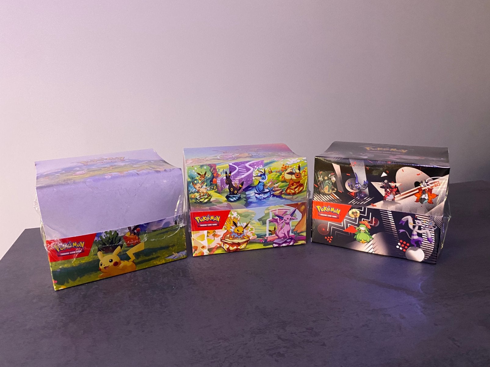 Tin display Prismatic-ascended-black bolt, Hobby en Vrije tijd, Verzamelkaartspellen | Pokémon, Ophalen of Verzenden, Zo goed als nieuw