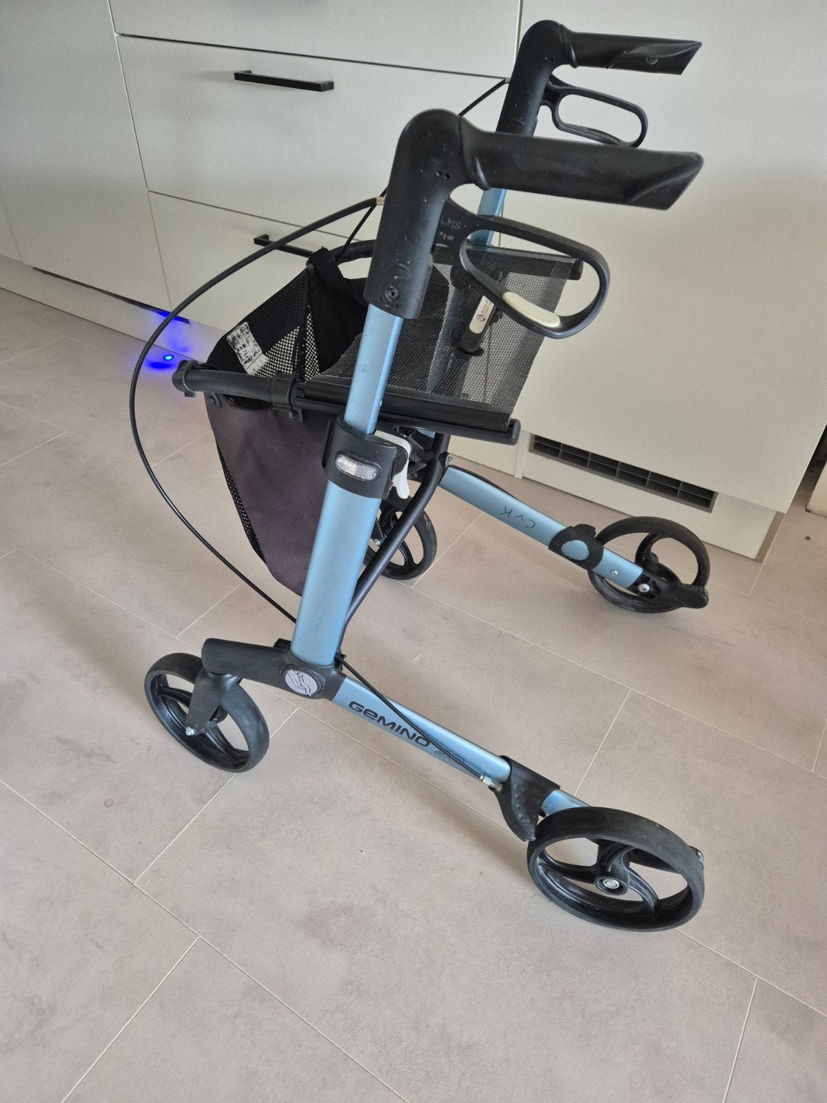 nieuwstaat Lichtgewicht inklapbare Gemino 30 Rollator, Diversen, Ophalen of Verzenden, Lichtgewicht, Zo goed als nieuw