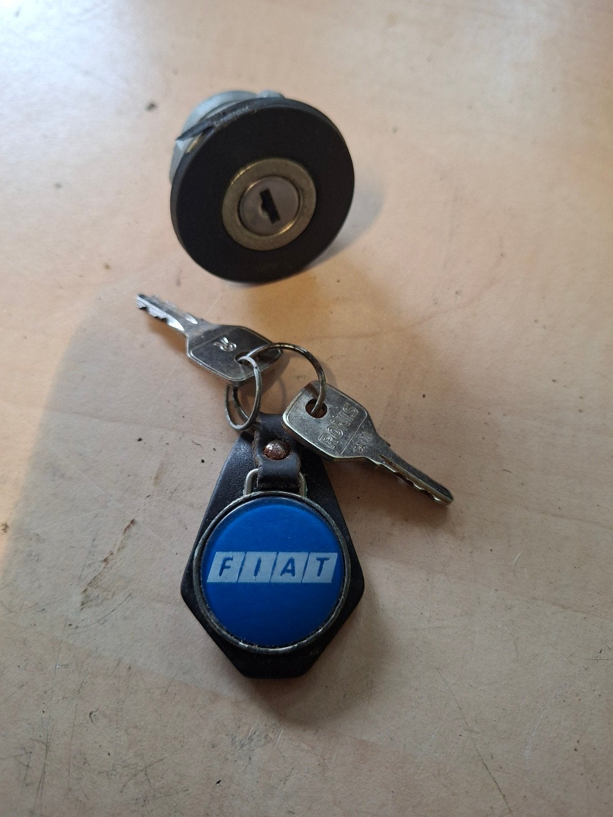 Fiat tankdop met sleutels en sleutelhanger, Ophalen of Verzenden, Gebruikt, Fiat