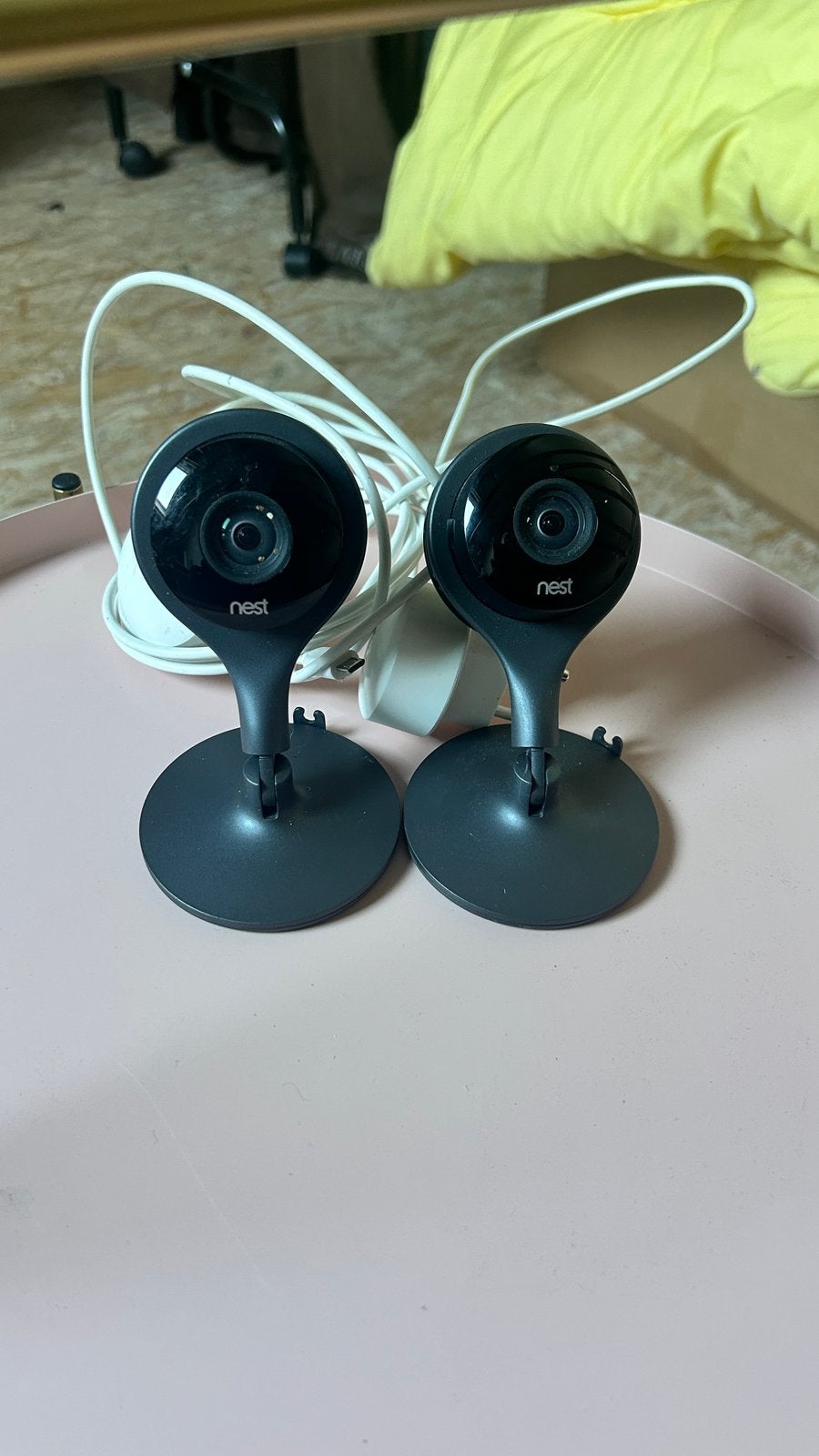 Set van 2x Nest Cam Indoor – bedraad, 1080p, werkt perfect, Ophalen of Verzenden, Gebruikt, Binnencamera