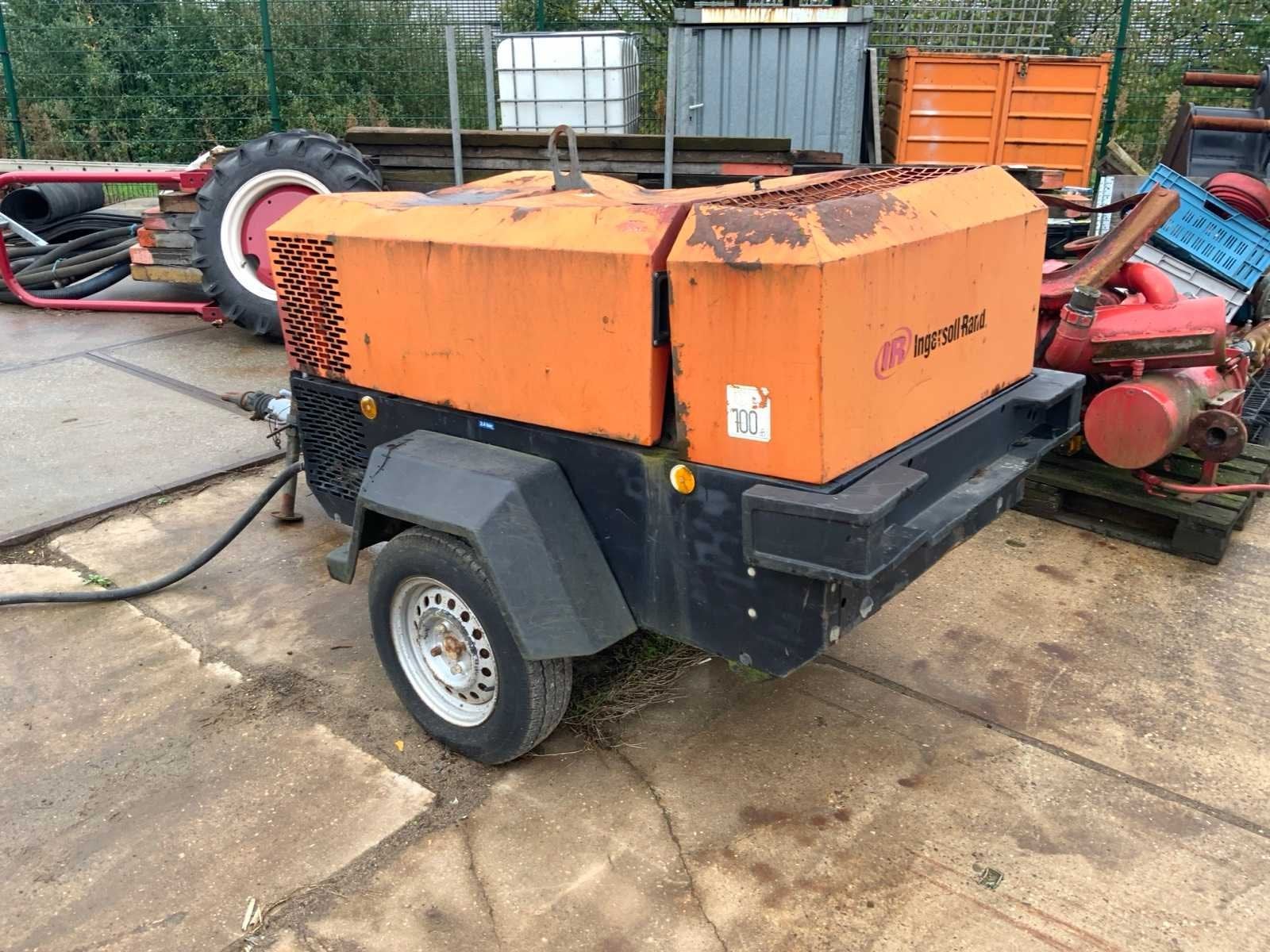 2004 Ingersoll-Rand R1090FZ41 Compressoraanhangwagen, Gebruikt